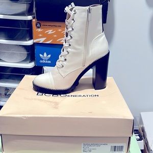 BCBG, US Women 9, off-white, worn once